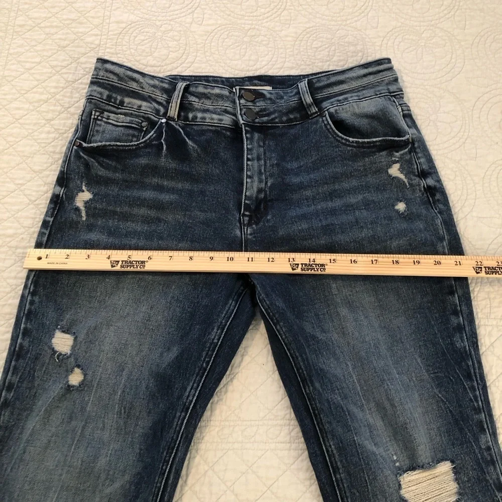 Petra 153 distressed classic boot cut jeans. Size waist 32.